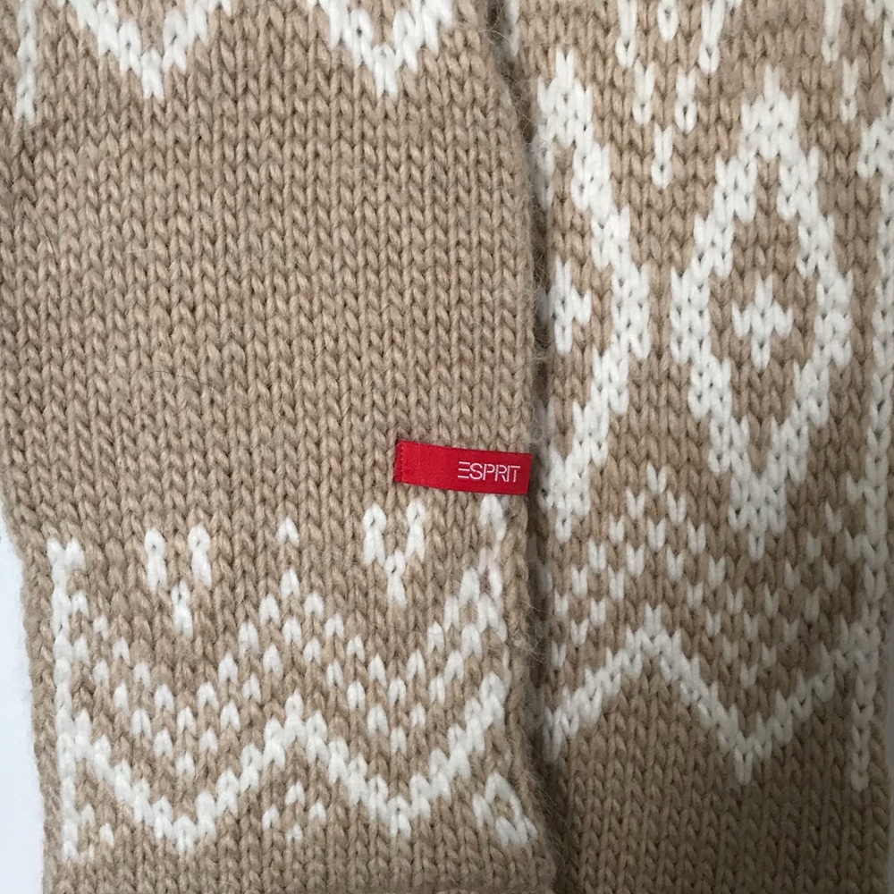 Esprit Aztec Wool Scarf - Picture 2 of 2